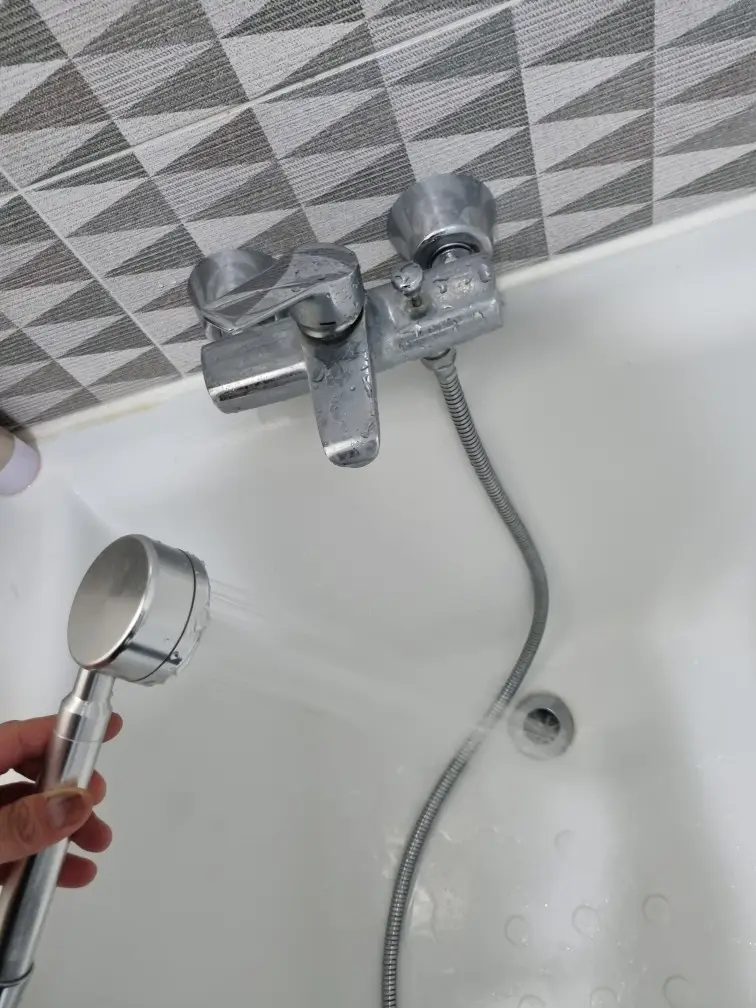 욕조 샤워기 교체 1